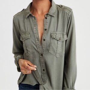 American Eagle Outfitters Women’s Boyfriend Fit Shirt Size Small